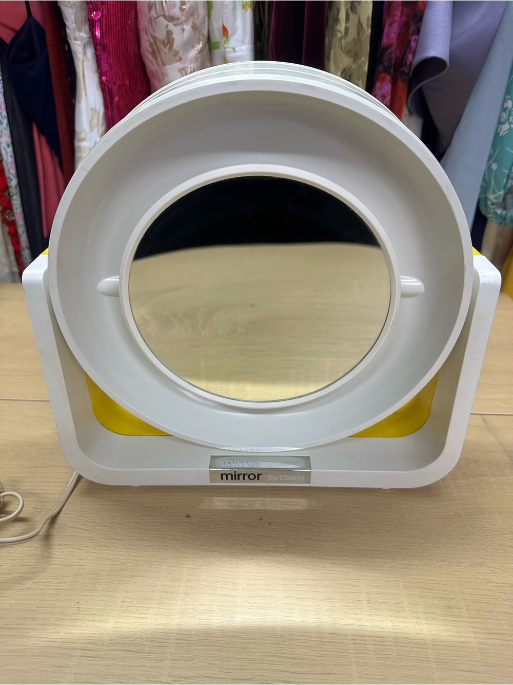 Vintage Clairol Yellow and White Lighted Makeup Mirror EUC - Picture 4 of 9